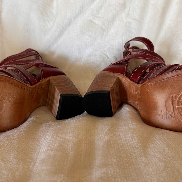 Freebird Brooklyn Red Women’s Red Strappy Buckle Sandals - - Picture 4 of 7